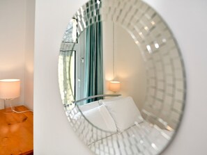 2 عدّة غرف نوم ومكواة/لوح كي وواي فاي مجانًا وملاءات أسرّة