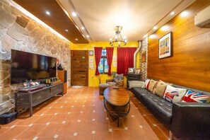 Living area - Mystery 13 Hostel (Yilan)