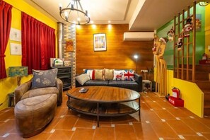 Living area - Mystery 13 Hostel (Yilan)