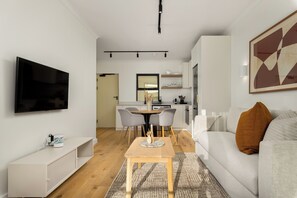 TV - The Sage l One Bedroom l Hill & Ocean Views (Cape Town)