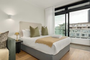 In-room safe, iron/ironing board, internet, bed sheets - The Sage l Views From Stunning Studio (Cape Town)