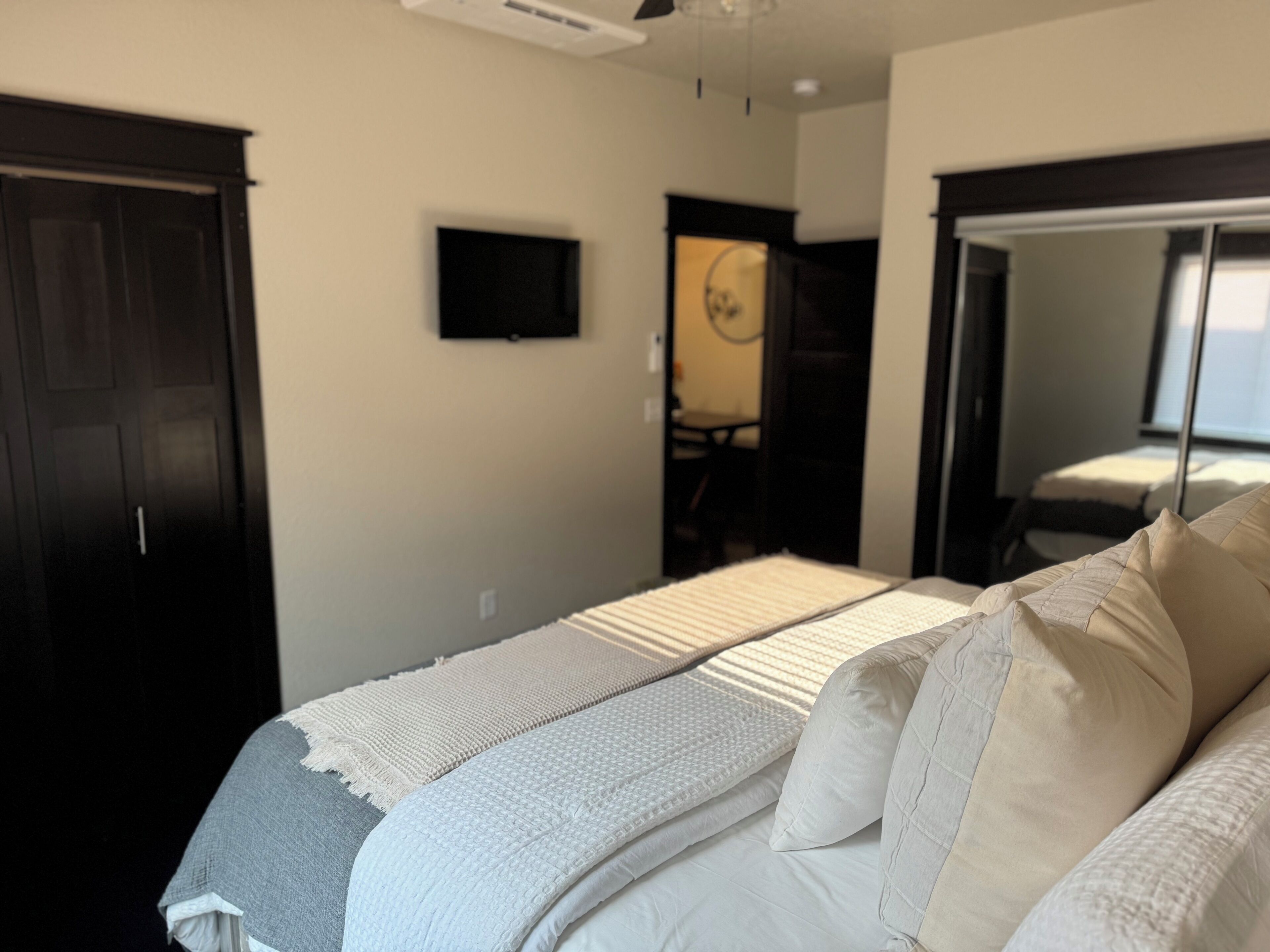 2 habitaciones, tabla de planchar con plancha y wifi gratis 