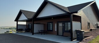 Stylish, Gateway to the Black Hills , 2-bedroom condo in awesome Hermosa!