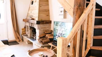Smart-TV, Kamin, Stereoanlage