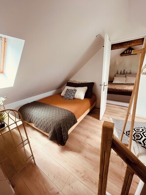 2 عدّة غرف نوم وواي فاي وملاءات أسرّة