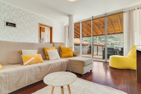 2 bedrooms - Alfa I in Machico With 2 Bedrooms and 2 Bathrooms (Machico)