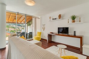 2 bedrooms - Alfa I in Machico With 2 Bedrooms and 2 Bathrooms (Machico)