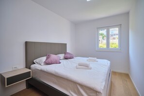 2 bedrooms, soundproofing, iron/ironing board, free WiFi - Tropic Night Apartment by Litto (Split)