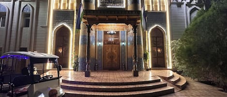 Façade de lâhĂ©bergement - soirĂ©e/nuit