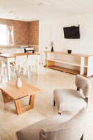 Apartamento superior | Zona de estar | Televisión LED de 32 pulgadas con canales por satélite