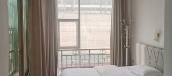 Juxian Business Hotel (Tongren High-speed Railway Station)