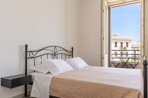 3 bedrooms, iron/ironing board, free WiFi, bed sheets - Casa all'Arsenale Greco by Wonderful Italy (Siracusa)