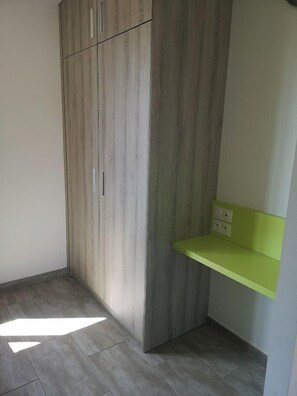 In-room safe, blackout curtains, soundproofing, iron/ironing board - Domaine Saint-Raphaël (Saint-Raphael)