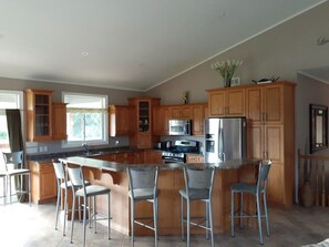 Dishwasher, cookware/dishes/utensils, lobster pot