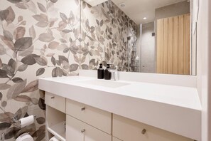 Douche, serviettes fournies