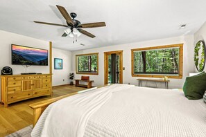 1 bedroom, desk, free WiFi, bed sheets - Rustic 1BD Cabin w/ HOT TUB! Pool Table + Fire Pit (Sevierville)