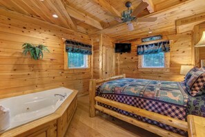 3 bedrooms, desk, travel crib, free WiFi
