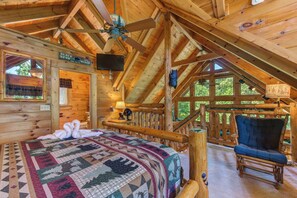 3 bedrooms, desk, iron/ironing board, free WiFi
