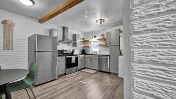 Réfrigérateur, lave-vaisselle