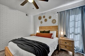 2 chambres, fer et planche à repasser, Wi-Fi, draps fournis