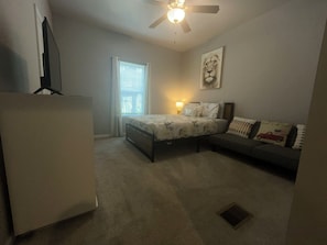 2 bedrooms, iron/ironing board, WiFi, bed sheets - Cozy 2-bedroom apartment in the heart of Valdosta (Valdosta)