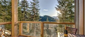 Creekside 2 Bedroom With Incredible Mountain Views