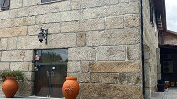 Enceinte de lâhĂ©bergement