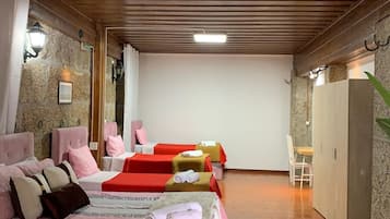 Family Room (SUITE T1) | Free WiFi