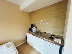 Fridge, microwave, coffee/tea maker, toaster