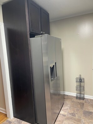 Interior - 3-bedroom house in delightful Macon with WiFi, AC (Macon)