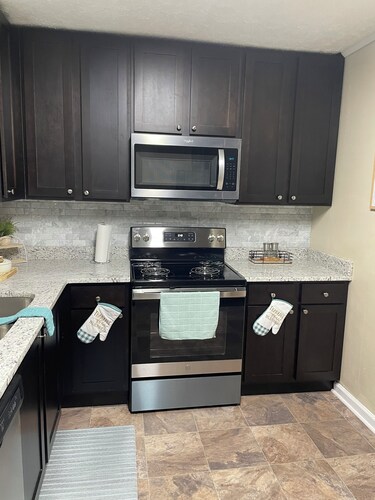 3-bedroom house in delightful Macon with WiFi, AC