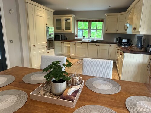 7 Oakwood Manor Kenmare