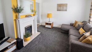 Living area - 3 Bed House - Sleeps 6 - Parking - Pets - Garden (Rowlands Gill)