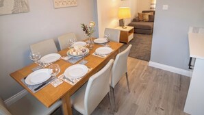 Dining - 3 Bed House - Sleeps 6 - Parking - Pets - Garden (Rowlands Gill)