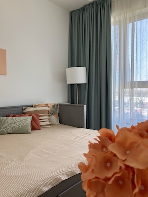 2 Schlafzimmer, Schreibtisch, Bügeleisen/Bügelbrett, WLAN