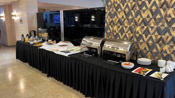 Free daily buffet breakfast