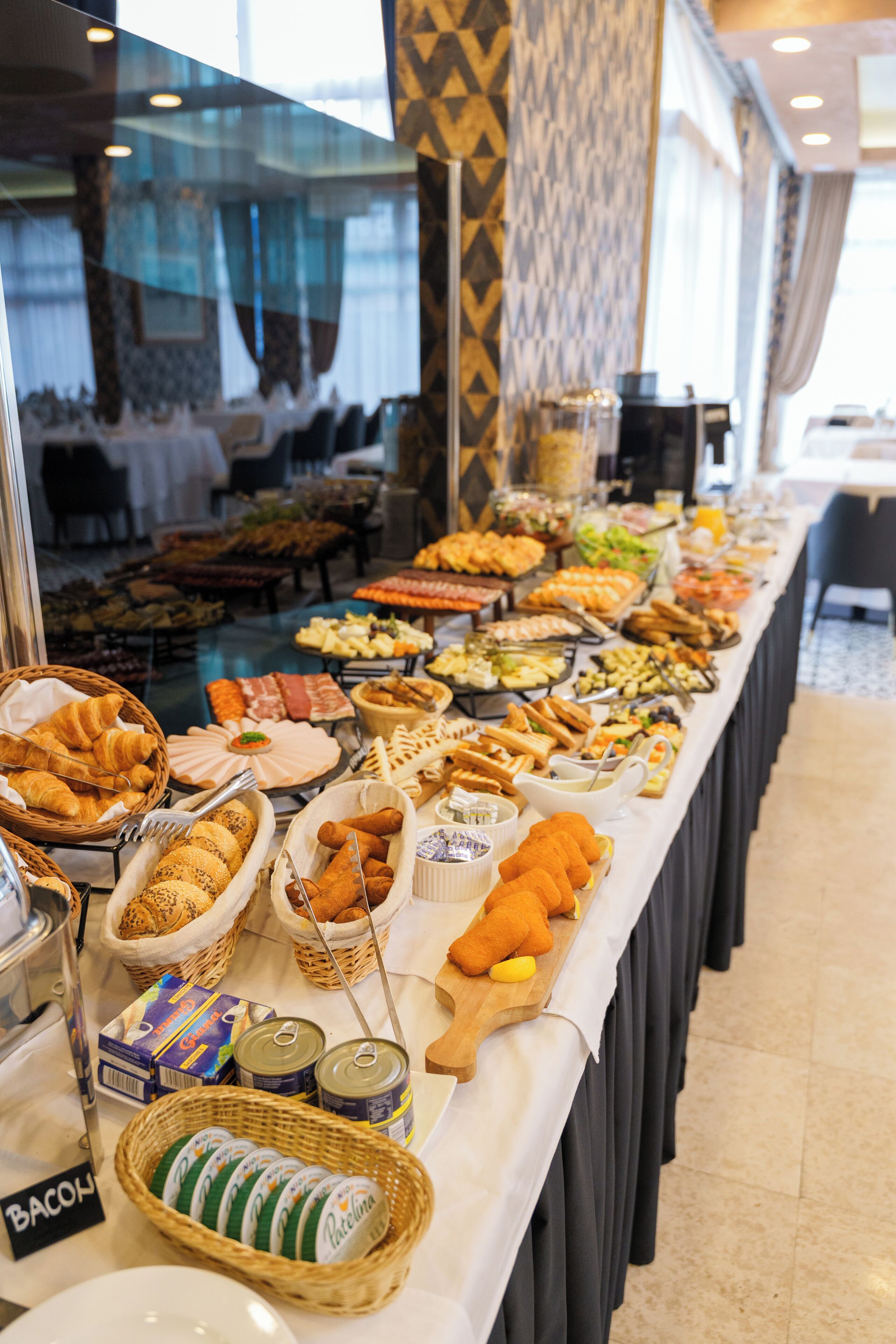 Free daily buffet breakfast