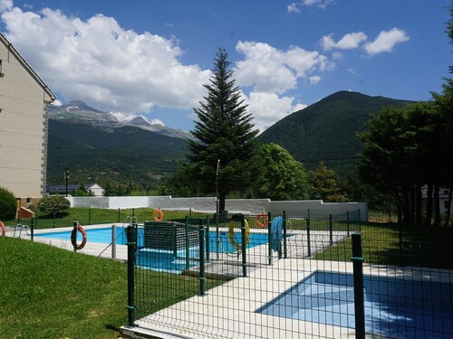 Loira Apartment, Villanúa, perfect for families, pool