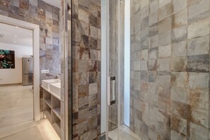 Aparment Tribuna | Bathroom | Slippers - Luxury Apartments In Málaga by Seric (Málaga)