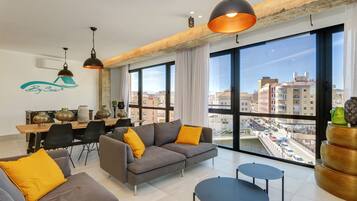 Aparment Tribuna | Khu phòng khách | TV màn hình phẳng