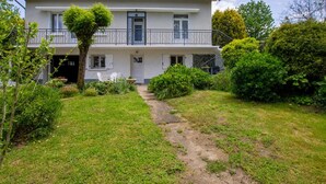 Unclassified image, 3 of 24, button - Spacious Home with Garden, WiFi, and Games Room Near Dordogne's Best Sights (Payzac)