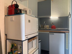 Geladeira, micro-ondas, lava-louças, torradeira