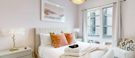 2 soverom, strykejern/-brett, internettilgang og sengetøy