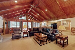 TV, fireplace - Cabin on the golf course with fire pit, BBQ grill, and games (Pinetop)