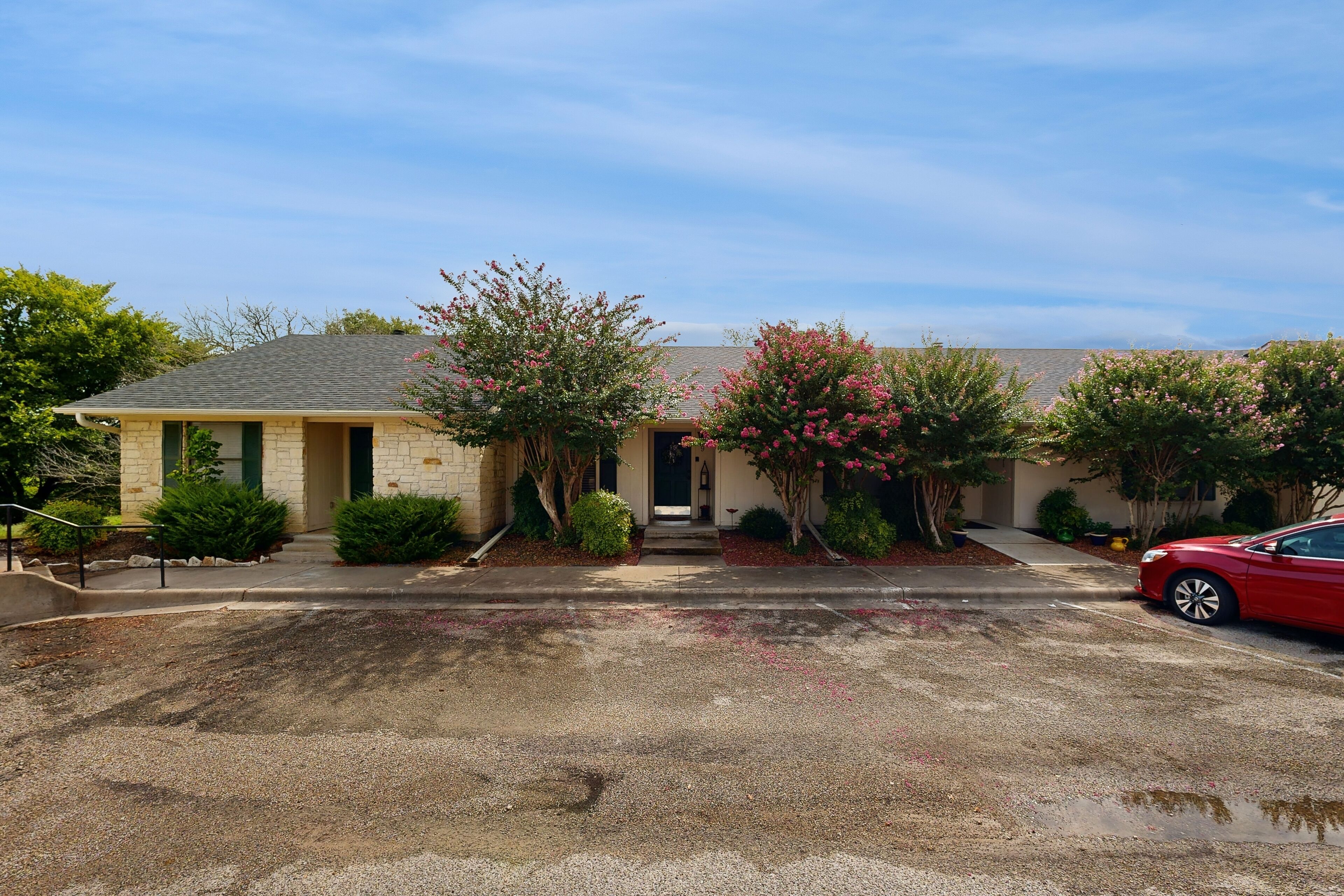 Updated condo near the Golf Course with fireplace, wifi
