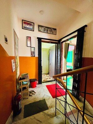Deluxe Tek Büyük Yataklı Oda | Dizüstü bilgisayar çalışma alanı 
