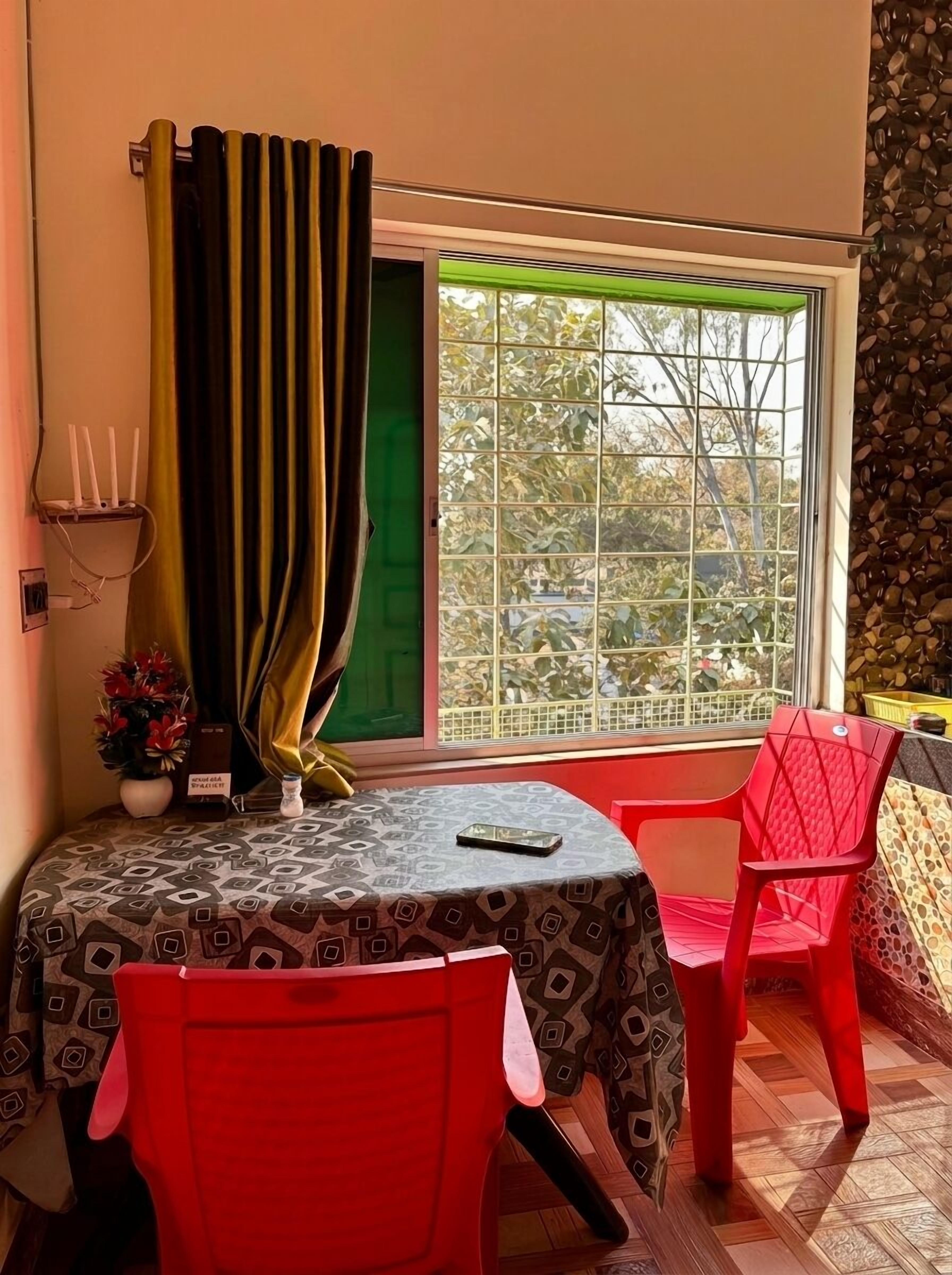 Deluxe Double Room | Laptop workspace