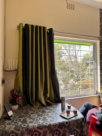 Deluxe Double Room | Laptop workspace. Green Place Guest House