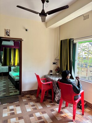 Deluxe Double Room | Laptop workspace - Green Place Guest House (Bankura)