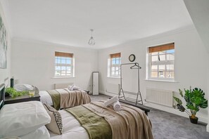 3 bedrooms, iron/ironing board, free WiFi, bed sheets